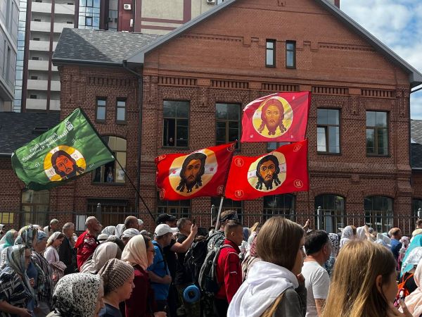 В Воронеже стартовало четырехдневное шествие до Задонска - Митрофано-Тихоновский крестный ход