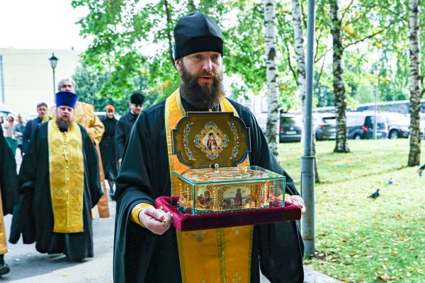 Мощи святителя Луки принесены в городские больницы