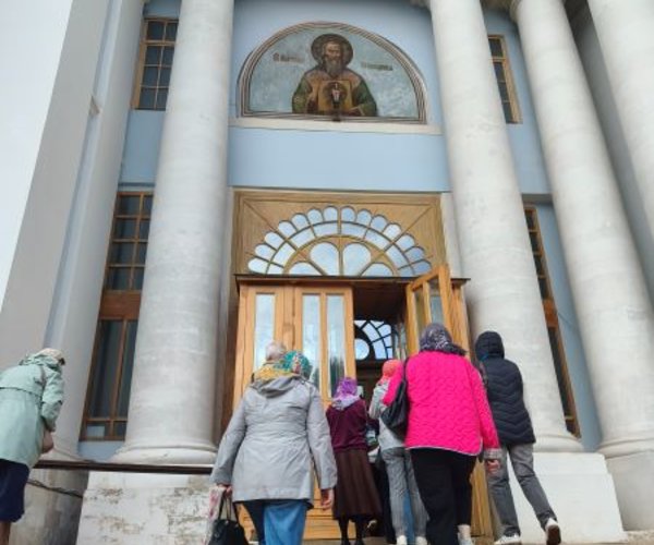 15 сентября состоялась экскурсия «Диалог в камне: четыре храма-четыре пути к единству» для участников программы 